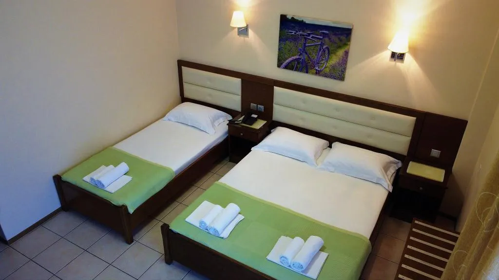 TRIPLE STANDARD Room, Gold Stern, Thessaloniki