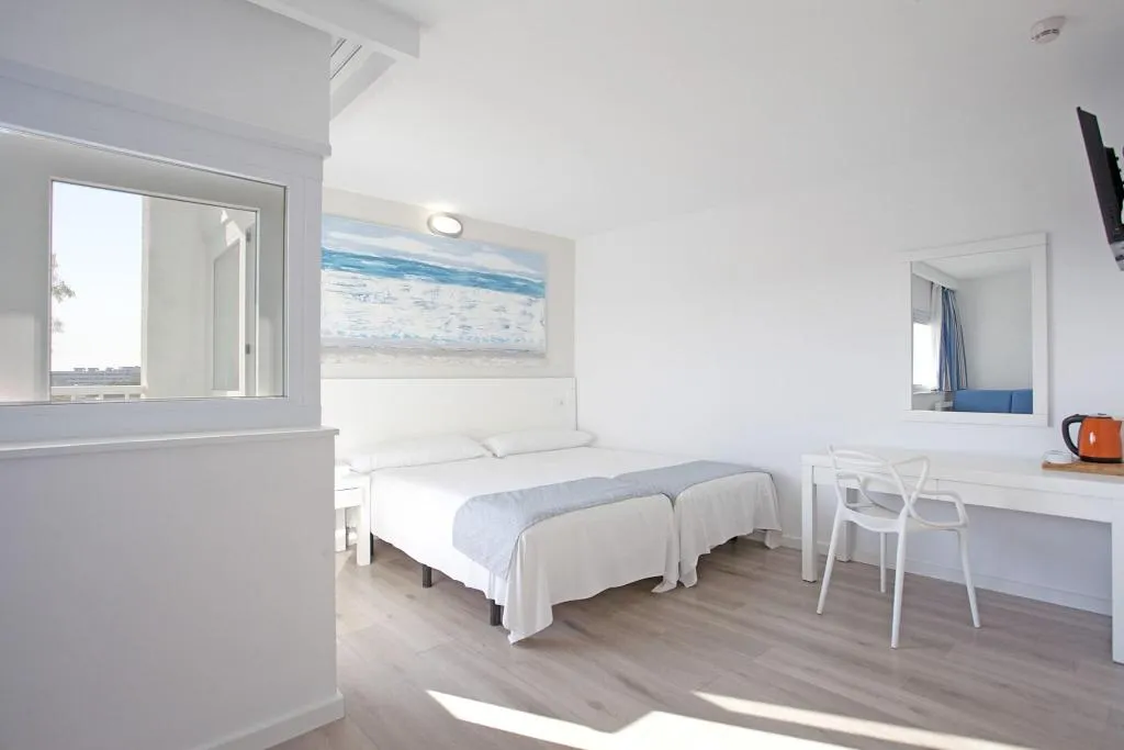 FAMILY ROOM TWO BEDS Room, HYB Eurocalas, Majorca