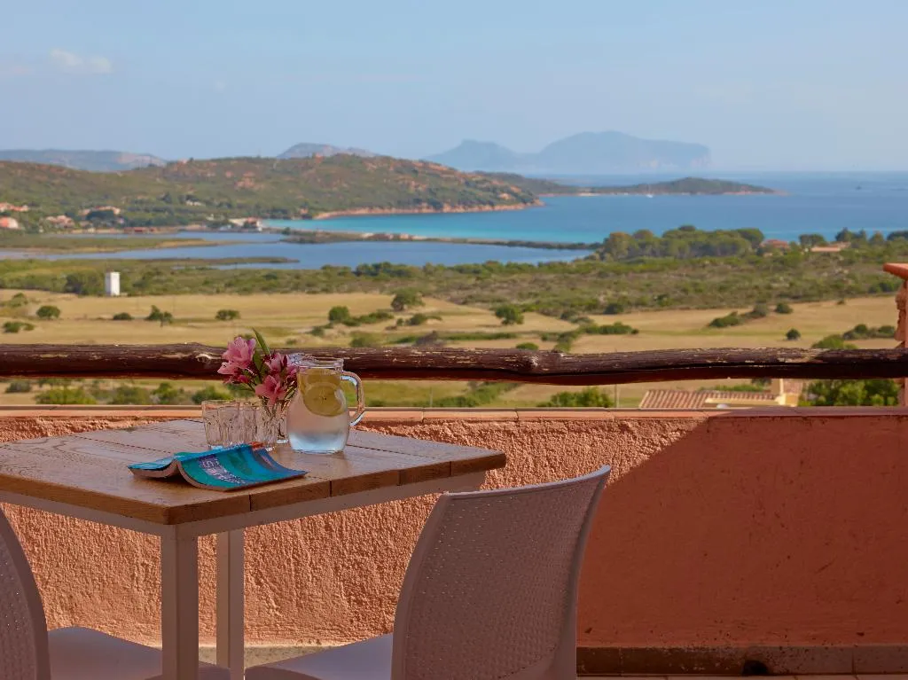 APARTMENT SEA VIEW CAPACITY 2 Room, Lu Nibareddu Aparthotel, Olbia
