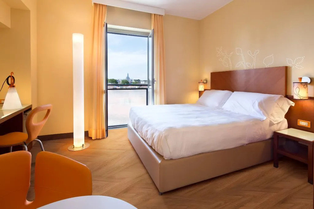 DOUBLE SINGLE USE SUPERIOR WITH VIEWS Room, UNA HOTELS Mediterraneo Milano, Milan