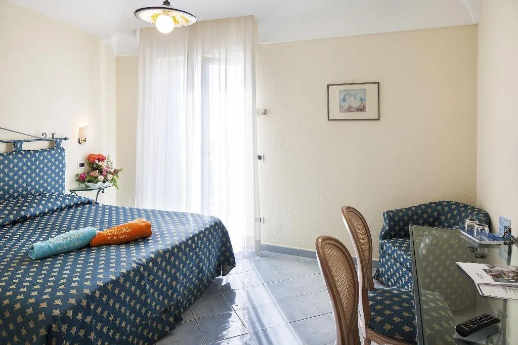 Room, Hotel Tritone Resort & Spa, Naples