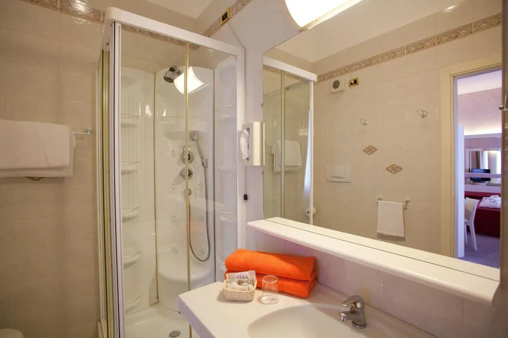 Room, Terme Savoia, Venice
