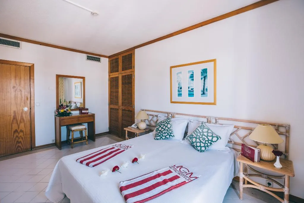 Room, Muthu Oura Praia Hotel, Algarve
