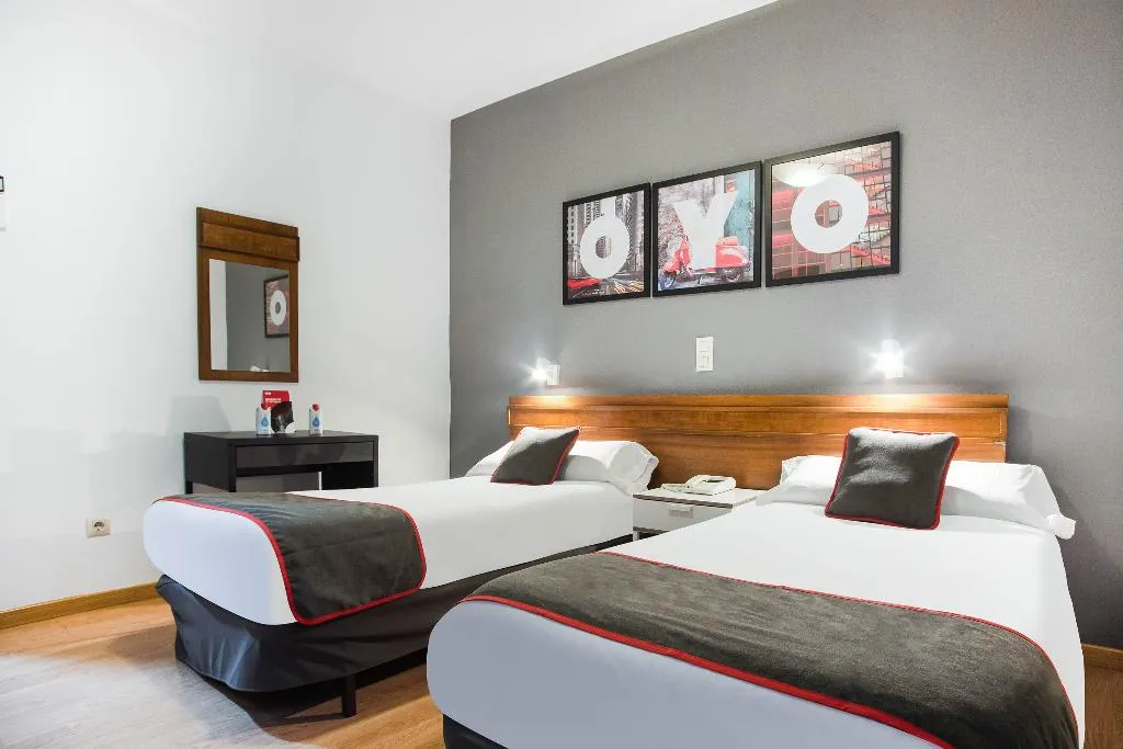 TWIN CITY VIEW Room, Hostal Felipe V, Madrid
