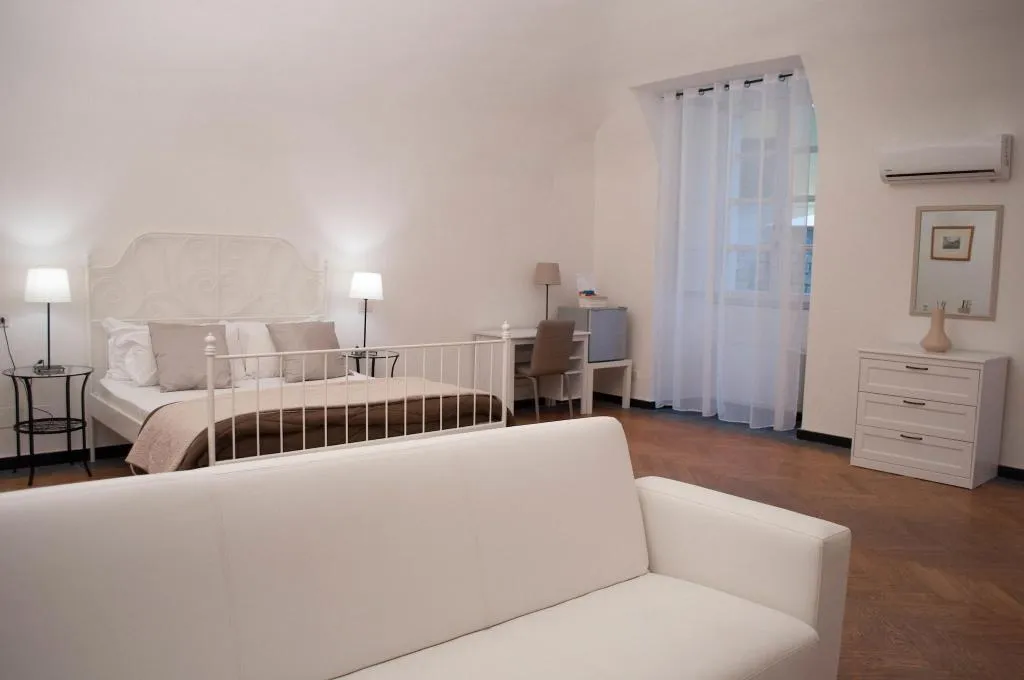 Room, Hotel Neronensis, Naples