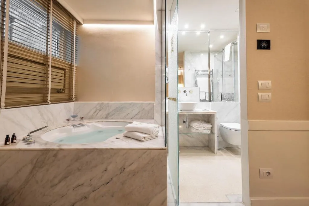 STUDIO DELUXE KING BED Room, Ponte Vecchio Suites & Spa, Florence
