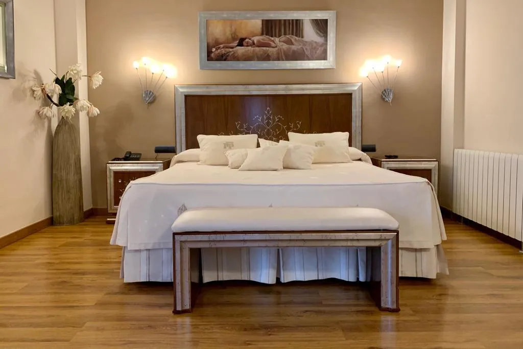 SUITE STANDARD Room, Los Dolmenes, Andalucia