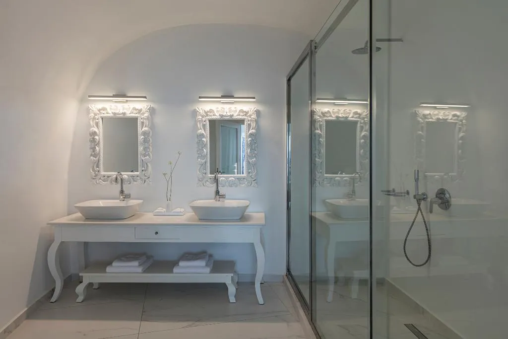 JUNIOR SUITE CAPACITY 2 Room, Canaves Oia Suites, Santorini