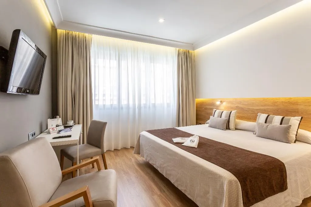 DOUBLE SINGLE USE STANDARD Room, Monte Carmelo, Seville