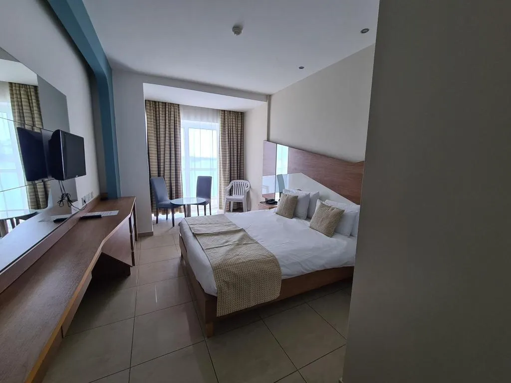 Room, Water's Edge, Malta