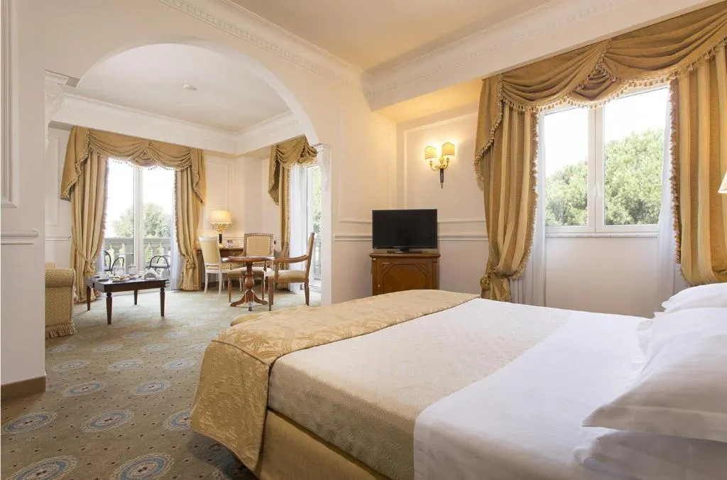 JUNIOR SUITE STANDARD Room, Grand Hotel Vanvitelli, Naples
