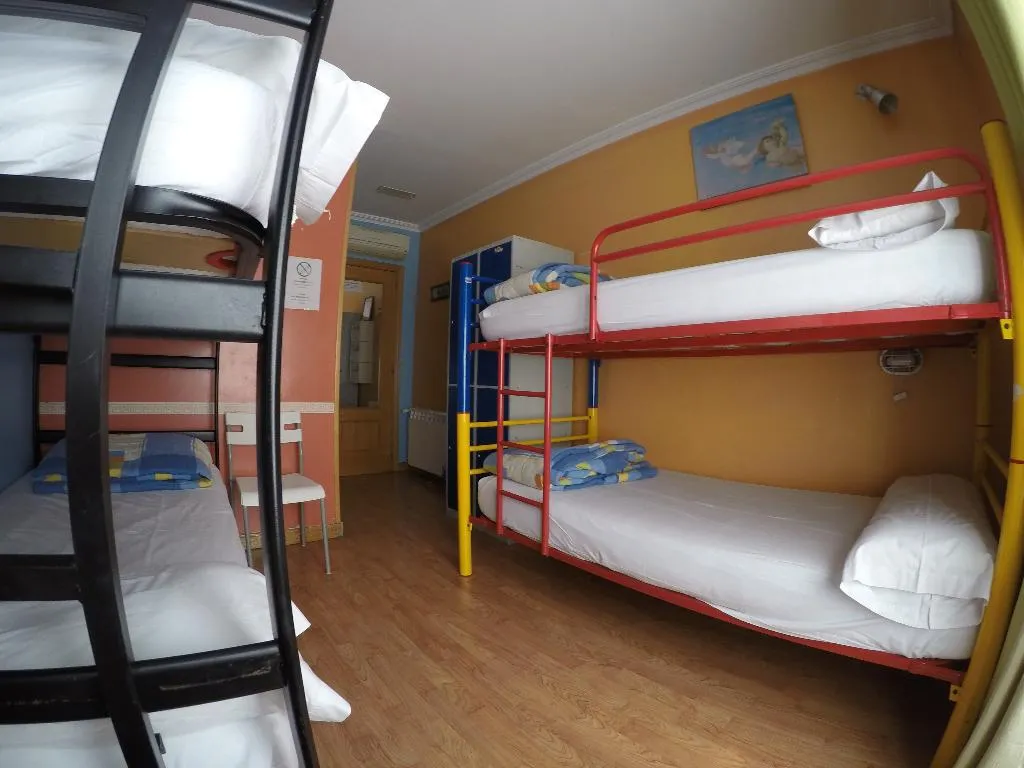 Bed in dormitory CAPACITY 4 Room, Hostel RC Miguel Angel, Madrid