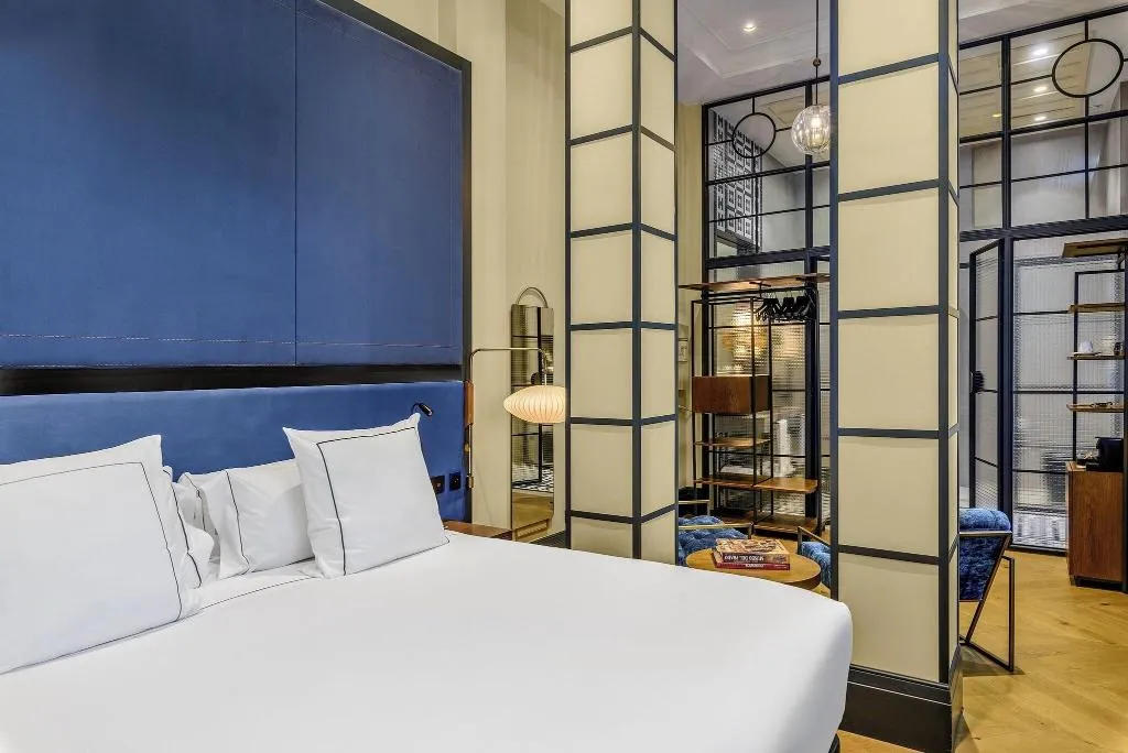 DOUBLE DELUXE KING BED Room, Hotel Coolrooms Atocha, Madrid