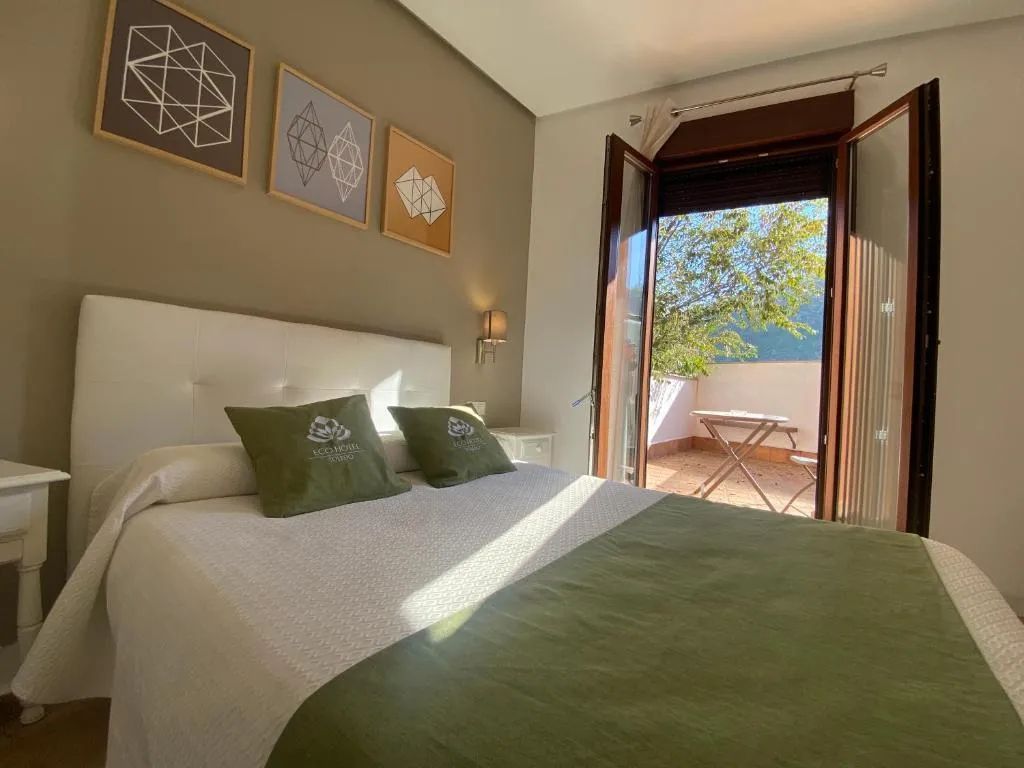 DOUBLE WITH TERRACE Room, Eco Hotel Toledo, Madrid