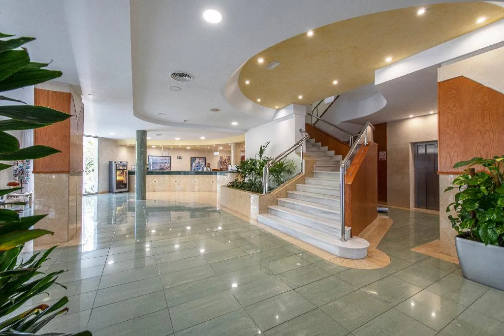 Lobby, Obelisco, Majorca