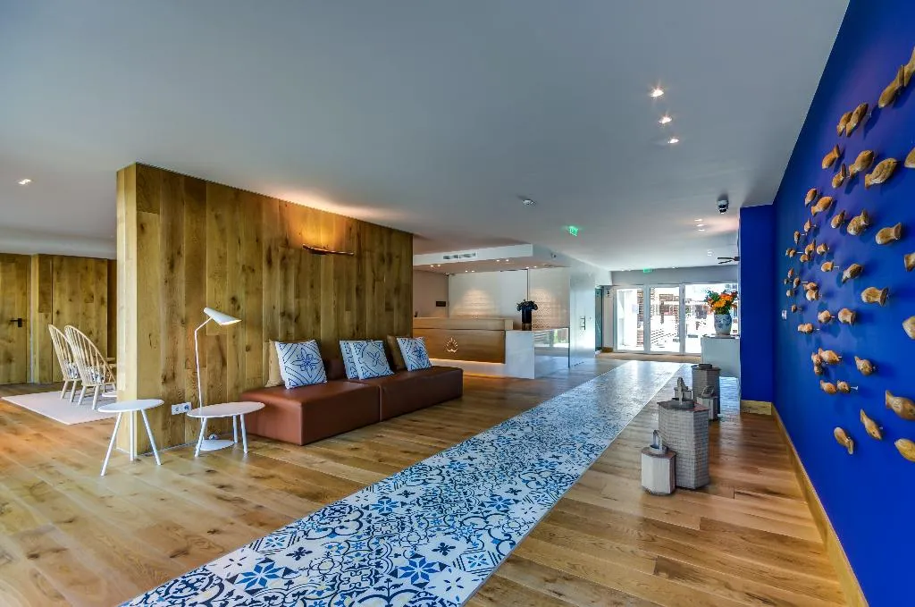 Lobby, Praia Do Sal, Lisbon