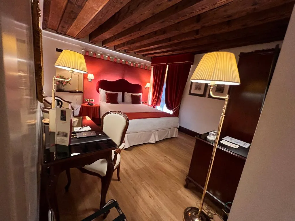 DOUBLE CLASSIC Room, Ruzzini Palace, Venice