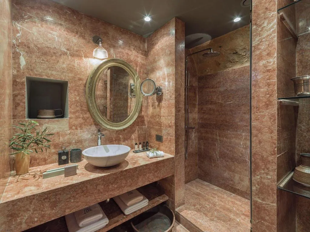 SUITE QUEEN SIZE BED Room, Kinsterna Hotel, Kalamata