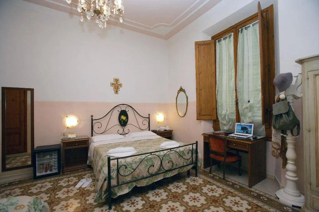 DOUBLE WITH BALCONY Room, Desiree, Florence