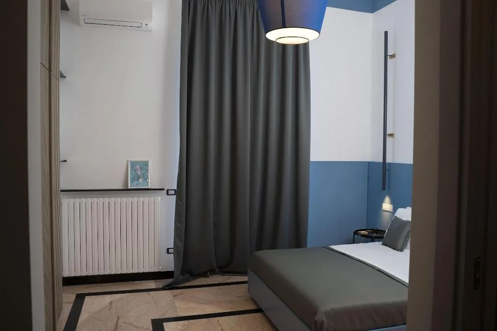 Room, Rettifilo 311, Naples