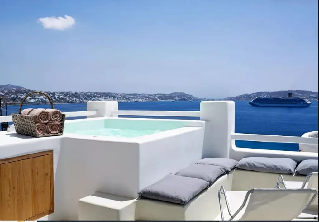 Double or Twin DELUXE WITH JACUZZI Room, Rocabella Mykonos Hotel, Mykonos