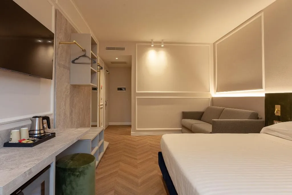 JUNIOR SUITE STANDARD Room, La Fortezza, Florence