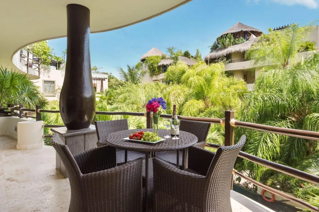 Room, El Taj Ocean Front and Beachside Condo Hotel, Playa Del Carmen