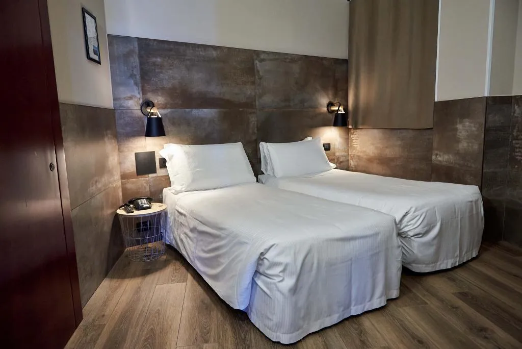 TRIPLE SUPERIOR LAKE VIEW Room, Concorde, Milan