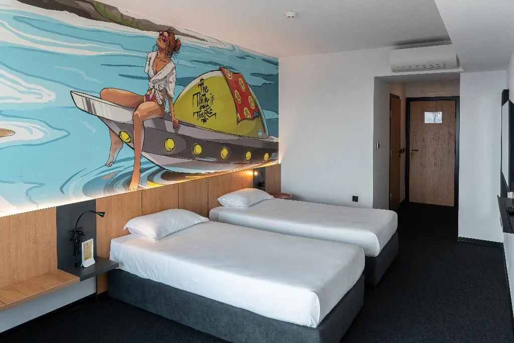 SINGLE LAKE VIEW Room, Campus 90, Varna