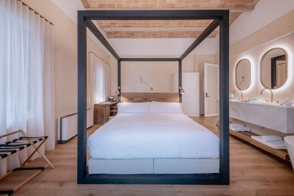 Room, Palau Macelli, Costa Brava