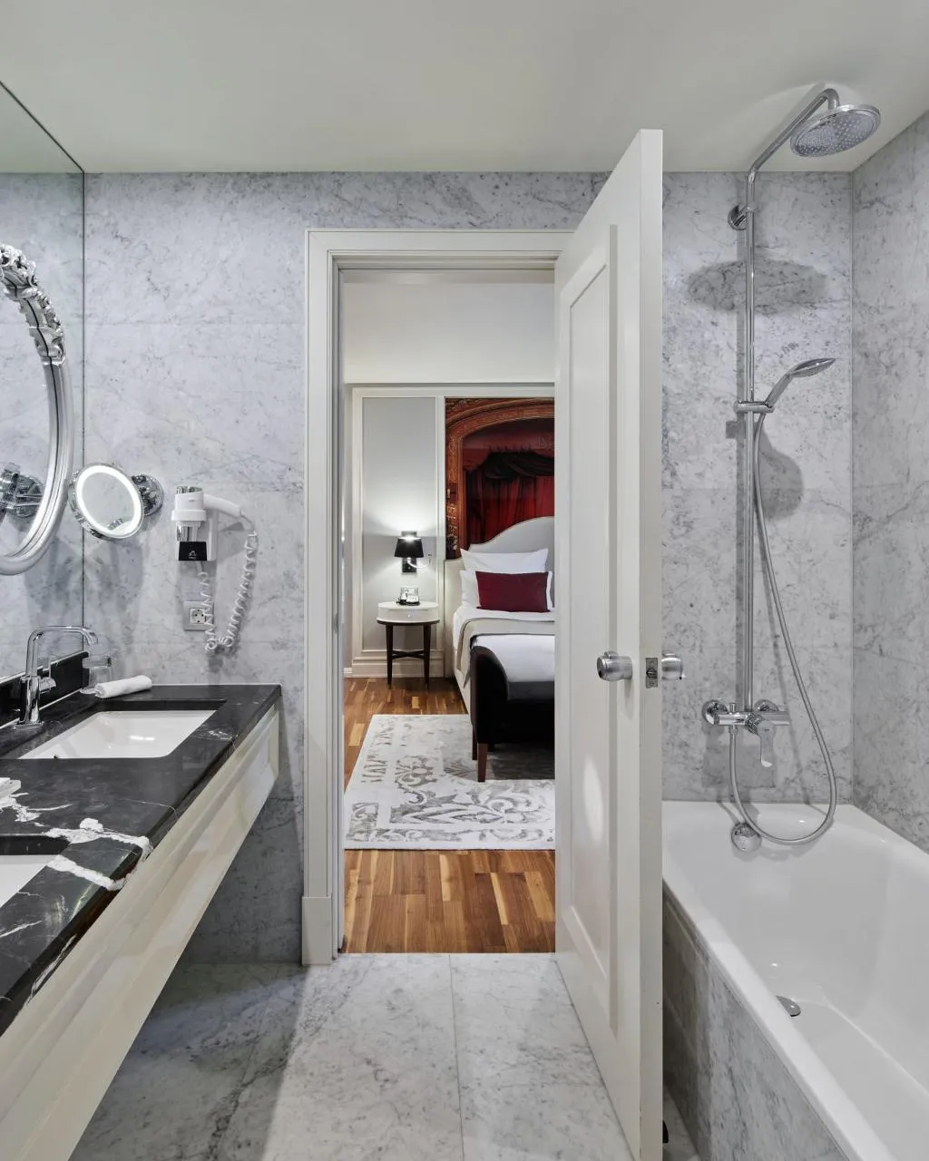 SUITE TWO KING BEDS Room, Titanic Gendarmenmarkt Berlin, Berlin