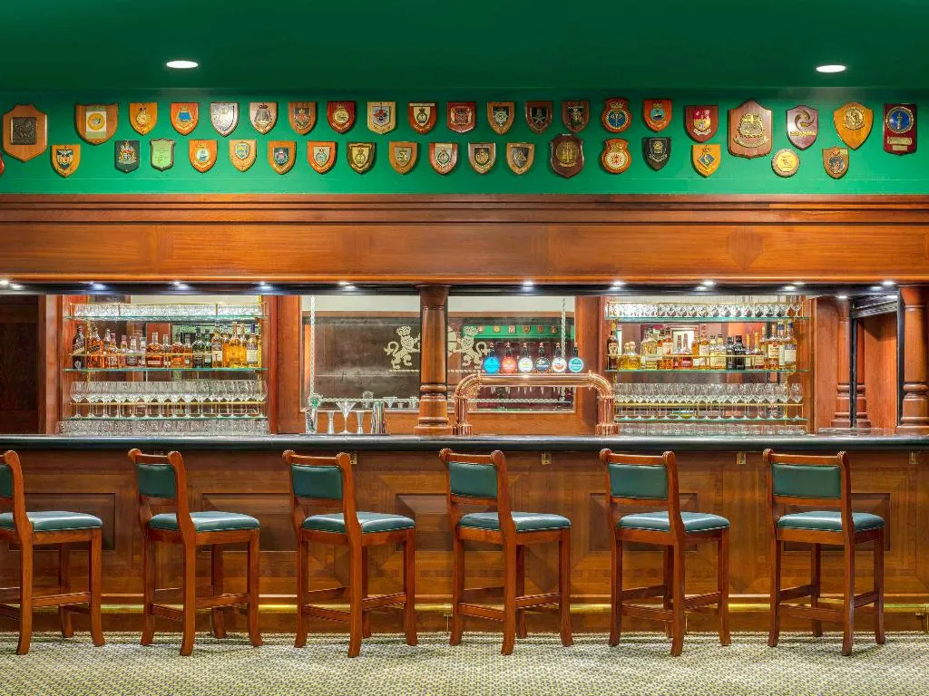 Bar, Queen Elizabeth 2, Dubai