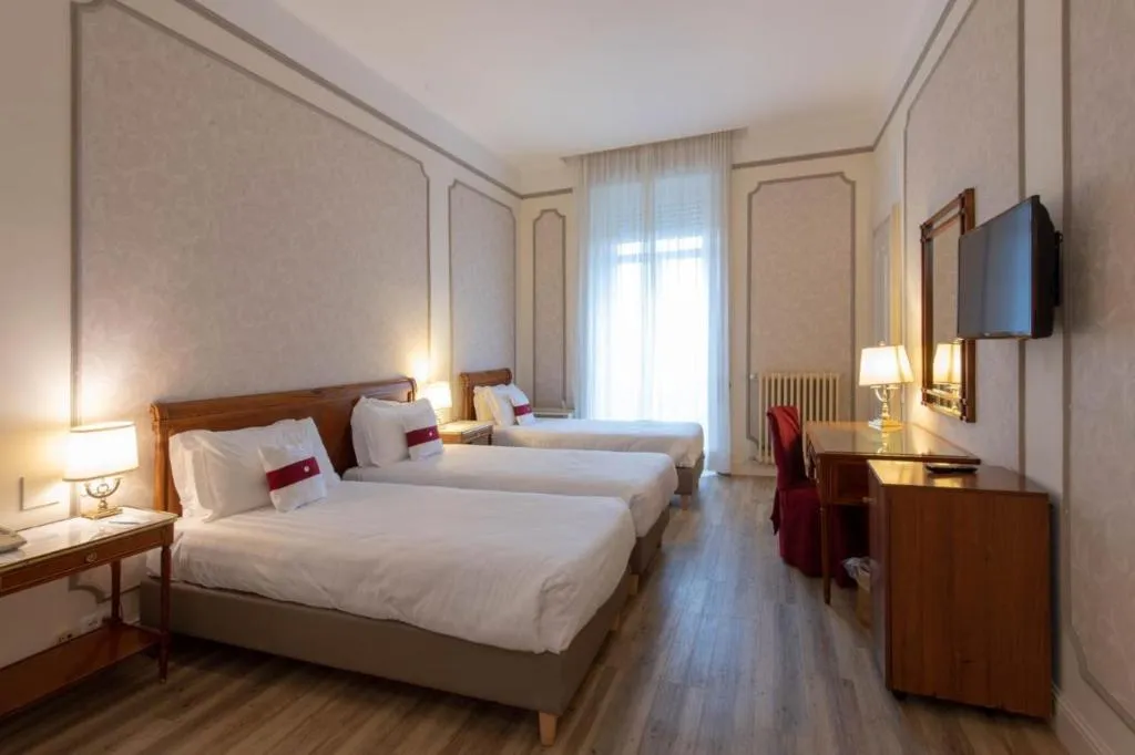 TRIPLE LAKE VIEW Room, I Palazzi - Palace Grand Hotel Varese, Milan