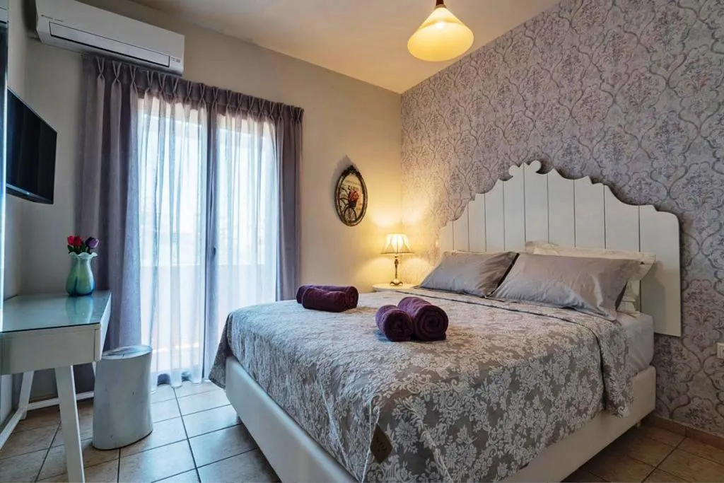 VILLA FOUR BEDROOMS WITH PRIVATE POOL Room, Villa Camellia, Crete