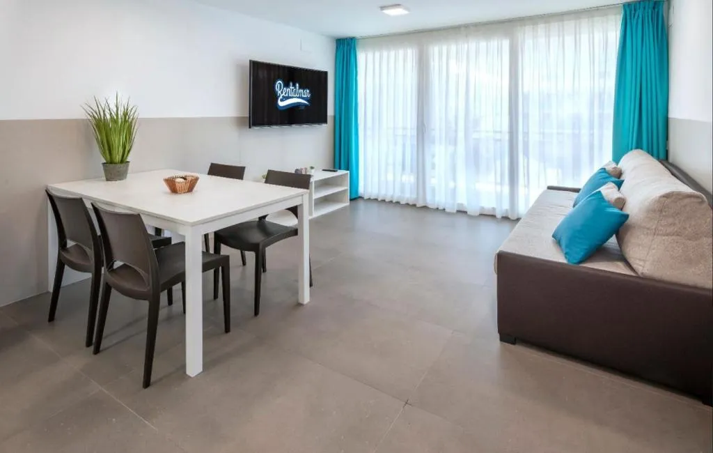 APARTMENT CAPACITY 4 ONE BEDROOM Room, Rentalmar Salou Playa Family Suites, Costa Dorada