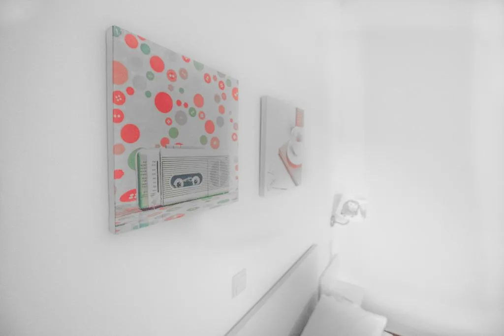 Room, Elena, Kalamata
