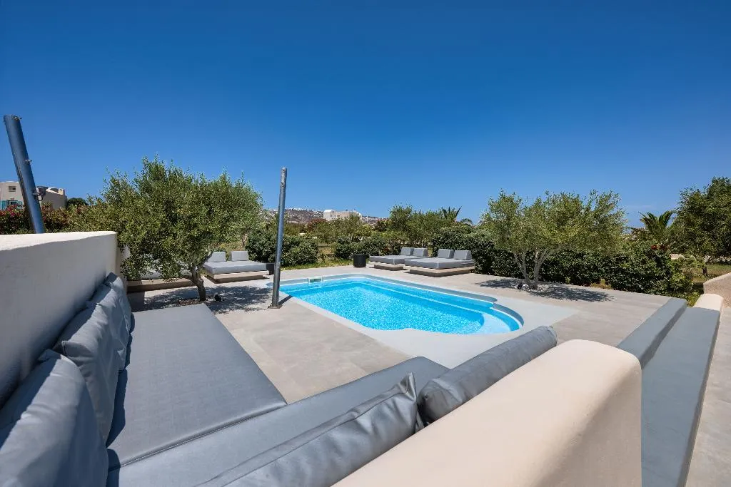 VILLA THREE BEDROOMS WITH PRIVATE POOL Room, Sienna Eco Resort, Santorini