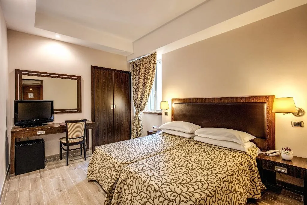 DOUBLE SUPERIOR Room, Hotel Villafranca, Rome
