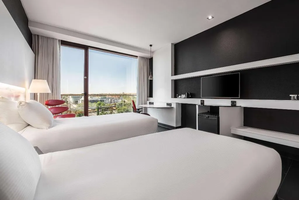 TWIN WITH VIEWS Room, Hilton Madrid Airport, Madrid