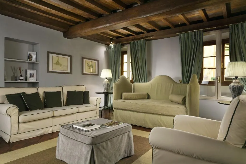 APARTMENT KING SIZE BED Room, Palazzo Di Camugliano, Florence