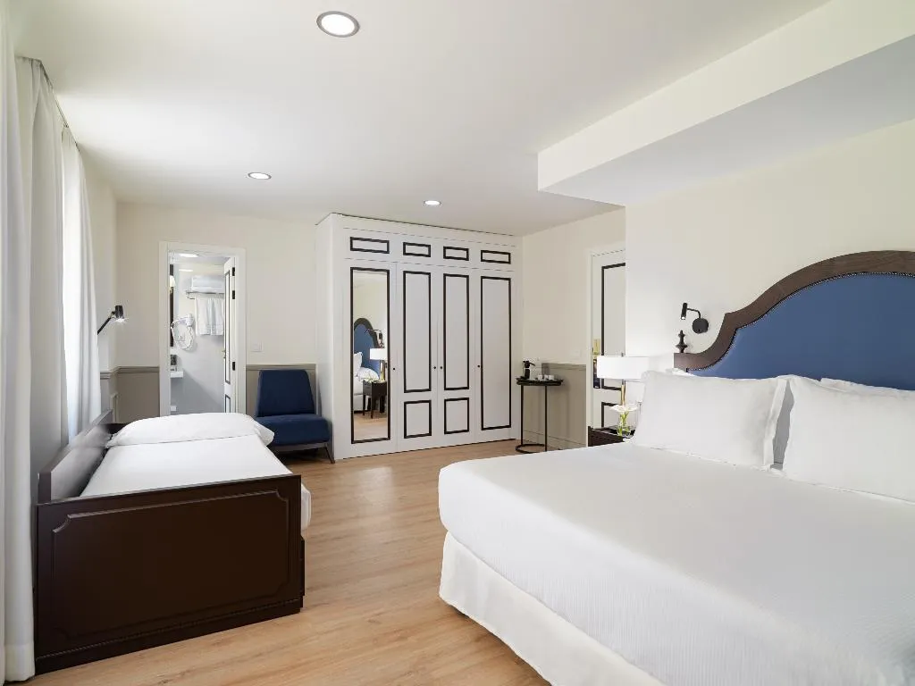 TRIPLE STANDARD Room, H10 Corregidor Boutique Hotel, Seville