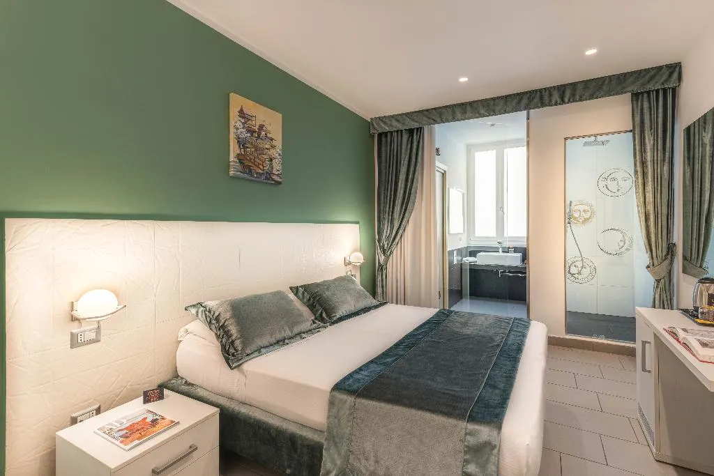 DOUBLE SUPERIOR Room, Trevi Palace Hotel, Rome