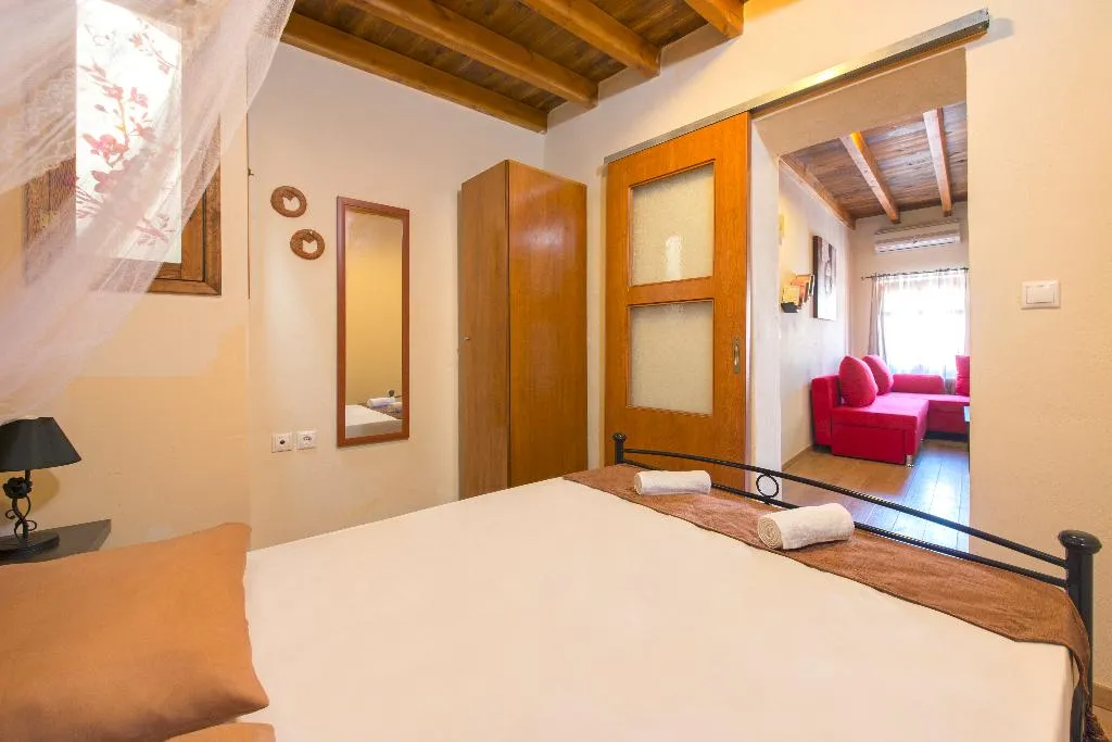 Room, 3 Charites, Rhodes