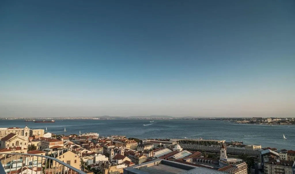 Terrace, Verride Palácio Santa Catarina, Lisbon