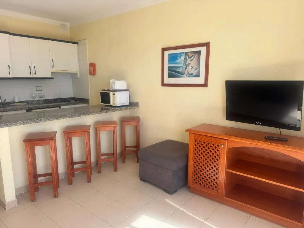 Room, Malibu Park, Tenerife