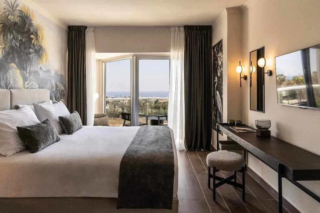SUITE EXECUTIVE SEA VIEW Room, Cali Resort & Spa, Cyprus