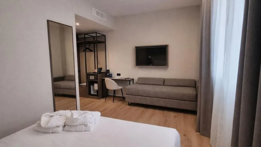 TRIPLE DELUXE Room, iH Hotels Milano St. John, Milan