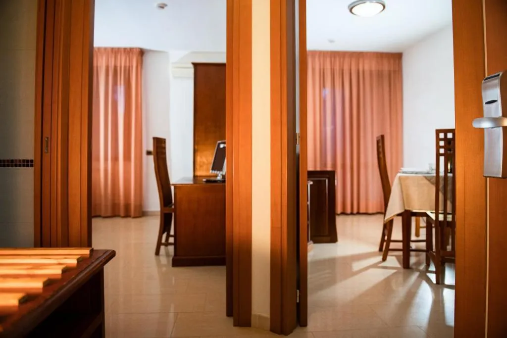 TRIPLE STANDARD Room, Hotel Califfo, Cagliari