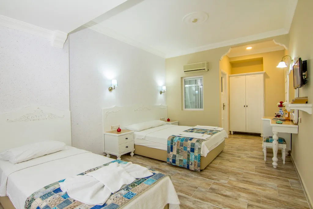 Room, Karbelsun, Dalaman