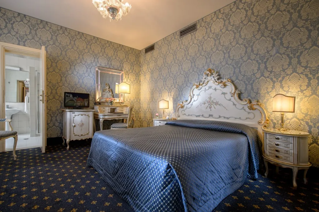 Double or Twin CLASSIC Room, Rialto Hotel, Venice